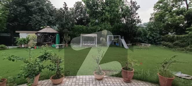 ایف ۔ 6/2 ایف ۔ 6,اسلام آباد میں 11 کمروں کا 5 کنال مکان 14.8 ارب میں برائے فروخت۔