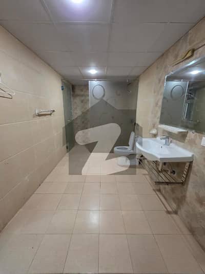 کلفٹن ۔ بلاک 4 کلفٹن,کراچی میں 1 کنال رہائشی پلاٹ 8.0 کروڑ میں برائے فروخت۔