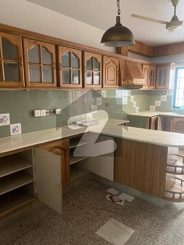 beautiful Two bedrooms lower ground for rent