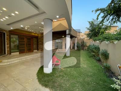 بحریہ ٹاؤن فیز 7 بحریہ ٹاؤن راولپنڈی,راولپنڈی میں 5 کمروں کا 1 کنال مکان 8.25 کروڑ میں برائے فروخت۔