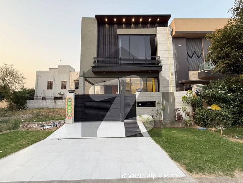 BEAUTIFULLY FIVE MARLA HOUSE AVAILABLE FOR SALE