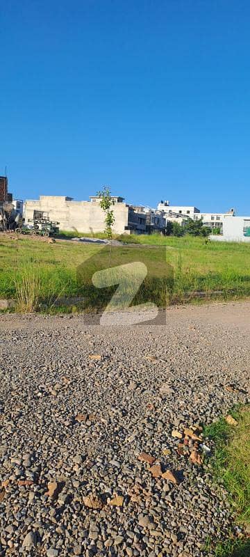 Highly-Desirable Commercial Plot Available In Gulberg Greens - Business park block B For Sale Highly-Desirable Commercial Plot Available In Gulberg Greens - Business park block B For Sale