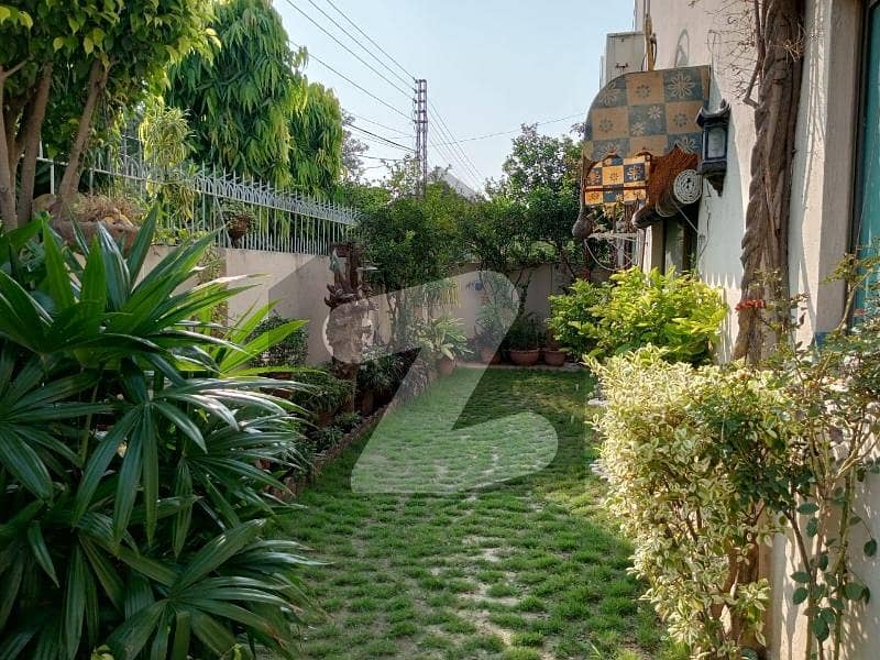 10 Marla Unique Bungalow