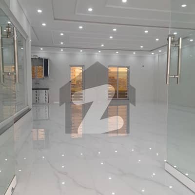 بحریہ ٹاؤن سیکٹر ای بحریہ ٹاؤن,لاہور میں 8 مرلہ دفتر 1.7 لاکھ میں کرایہ پر دستیاب ہے۔