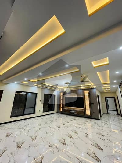 ڈی ایچ اے فیز 1 - سیکٹر اے ڈی ایچ اے فیز 1,ڈی ایچ اے ڈیفینس,پشاور میں 10 کمروں کا 1 کنال مکان 9.1 کروڑ میں برائے فروخت۔