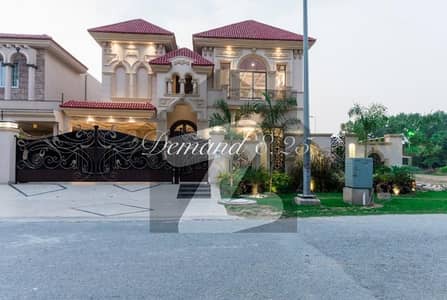 ڈی ایچ اے فیز 6 ڈیفنس (ڈی ایچ اے),لاہور میں 6 کمروں کا 1 کنال مکان 7.45 کروڑ میں برائے فروخت۔