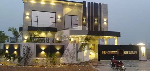 ڈی ایچ اے فیز 6 ڈیفنس (ڈی ایچ اے),لاہور میں 6 کمروں کا 1 کنال مکان 8.01 کروڑ میں برائے فروخت۔