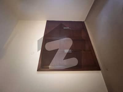 بہادر آباد گلشنِ اقبال ٹاؤن,کراچی میں 3 کمروں کا 1 کنال بالائی پورشن 2.0 لاکھ میں کرایہ پر دستیاب ہے۔