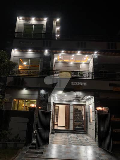 پارک ویو سٹی ۔ تولپ ایکسٹینشن بلاک پارک ویو سٹی,لاہور میں 4 کمروں کا 5 مرلہ مکان 2.3 کروڑ میں برائے فروخت۔ پارک ویو سٹی ۔ تولپ ایکسٹینشن بلاک پارک ویو سٹی,لاہور میں 4 کمروں کا 5 مرلہ مکان 2.3 کروڑ میں برائے فروخت۔