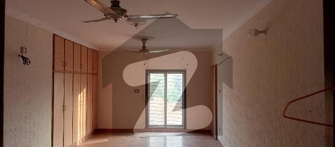 9 Marla Beautiful House For Sale In Eden Avenue Ext New Air Port Road Lahore Cantt 3 Bed With Attached Bathroom And Kitchen Private Finish Price 320 Lac