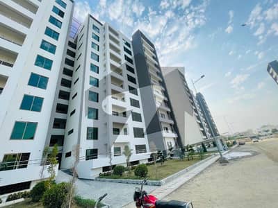 عسکری 10 عسکری,لاہور میں 4 کمروں کا 12 مرلہ فلیٹ 4.4 کروڑ میں برائے فروخت۔