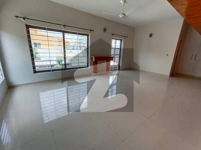 Offering A 1000 Square Yard House With Beautiful Garden For Rent Offering A 1000 Square Yard House With Beautiful Garden For Rent