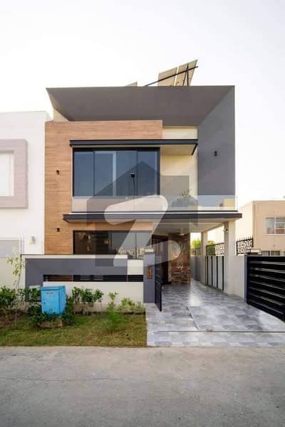 ڈی ایچ اے فیز 6 - بلاک سی فیز 6,ڈیفنس (ڈی ایچ اے),لاہور میں 4 کمروں کا 10 مرلہ مکان 4.15 کروڑ میں برائے فروخت۔ ڈی ایچ اے فیز 6 - بلاک سی فیز 6,ڈیفنس (ڈی ایچ اے),لاہور میں 4 کمروں کا 10 مرلہ مکان 4.15 کروڑ میں برائے فروخت۔