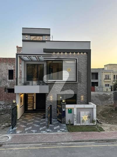 5 marla modern A+ construction house original picture original price nearby imtiaz mega mall 5 marla modern A+ construction house original picture original price nearby imtiaz mega mall