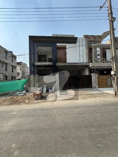 8 Marla Brand New House facing park house available for sale in Valencia Town Lahore   Top location in Valencia Town   Asking price 4 cr 85 Lac price negotiable