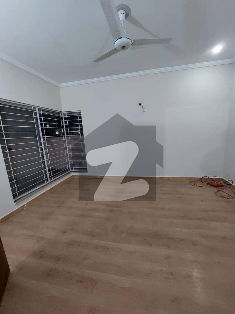 10 Marla Brand New House Available For Sale 10 Marla Brand New House Available For Sale