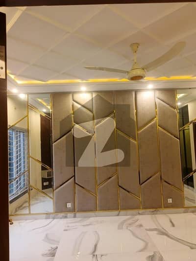 لیک سٹی میڈوز لاہور میں 3 کمروں کا 5 مرلہ مکان 2.2 کروڑ میں برائے فروخت۔