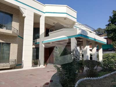 ایف ۔ 7 اسلام آباد میں 11 کمروں کا 2 کنال مکان 35.0 لاکھ میں کرایہ پر دستیاب ہے۔