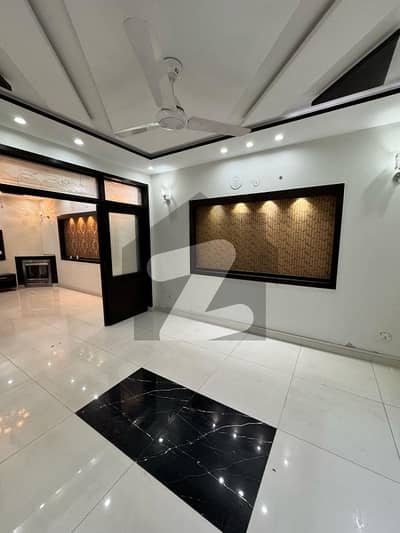 بحریہ ٹاؤن سیکٹر B بحریہ ٹاؤن,لاہور میں 5 کمروں کا 10 مرلہ مکان 1.4 لاکھ میں کرایہ پر دستیاب ہے۔ بحریہ ٹاؤن سیکٹر B بحریہ ٹاؤن,لاہور میں 5 کمروں کا 10 مرلہ مکان 1.4 لاکھ میں کرایہ پر دستیاب ہے۔