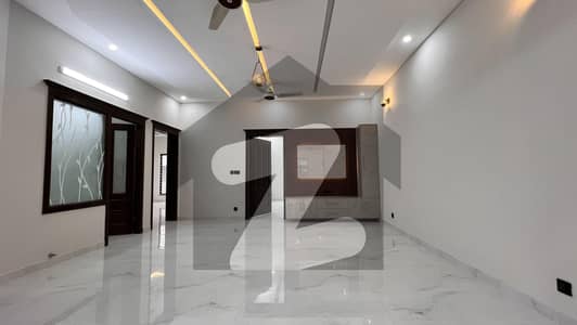 جی ۔ 13 اسلام آباد میں 6 کمروں کا 7 مرلہ مکان 6.5 کروڑ میں برائے فروخت۔