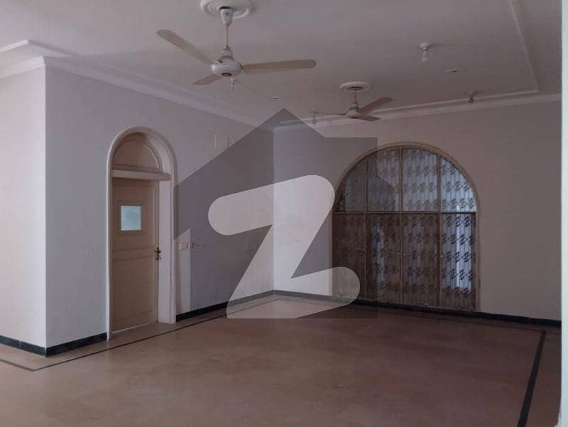 ماڈل ٹاؤن لاہور میں 7 کمروں کا 2 کنال مکان 8.0 لاکھ میں کرایہ پر دستیاب ہے۔