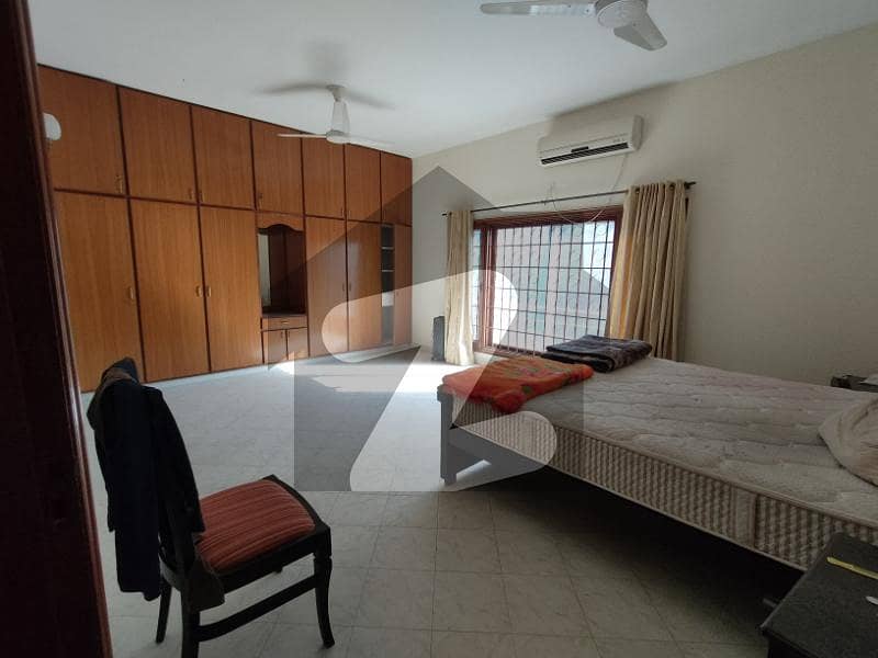 UPPER PORTION FOR RENT IN F-7