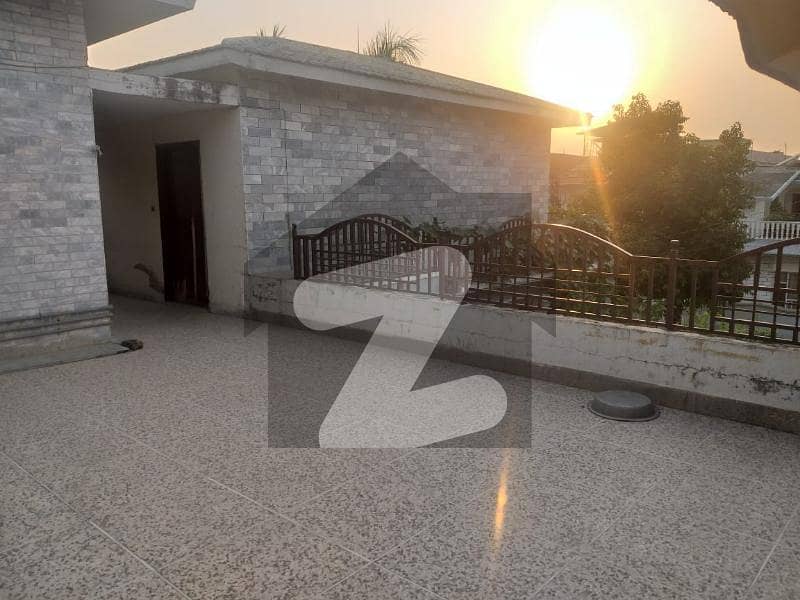 چکلالہ سکیم 3 چکلالہ سکیم,راولپنڈی میں 6 کمروں کا 1 کنال فارم ہاؤس 7.2 کروڑ میں برائے فروخت۔