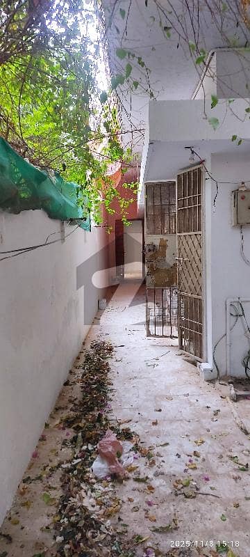 یاسین آباد گلبرگ ٹاؤن,کراچی میں 9 کمروں کا 10 مرلہ گودام 2.4 لاکھ میں کرایہ پر دستیاب ہے۔