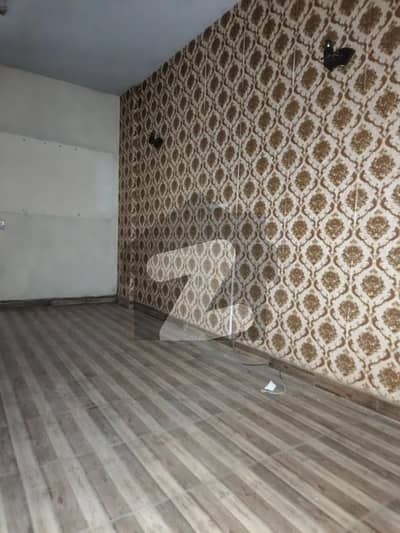 بفر زون - سیکٹر 15-A / 5 بفر زون,نارتھ کراچی,کراچی میں 5 کمروں کا 8 مرلہ دفتر 1.1 لاکھ میں کرایہ پر دستیاب ہے۔