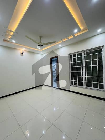 بحریہ ٹاؤن فیز 8 بحریہ ٹاؤن راولپنڈی,راولپنڈی میں 5 کمروں کا 7 مرلہ مکان 3.0 کروڑ میں برائے فروخت۔ بحریہ ٹاؤن فیز 8 بحریہ ٹاؤن راولپنڈی,راولپنڈی میں 5 کمروں کا 7 مرلہ مکان 3.0 کروڑ میں برائے فروخت۔