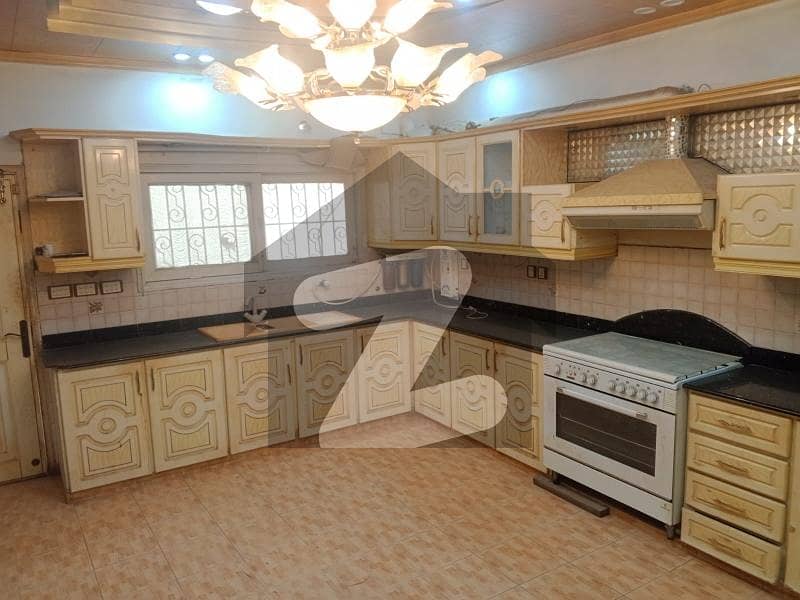 ڈی ایچ اے فیز 2 ڈی ایچ اے ڈیفینس,کراچی میں 8 کمروں کا 2 کنال مکان 6.5 لاکھ میں کرایہ پر دستیاب ہے۔