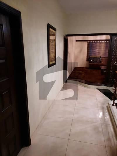 گلستانِ جوہر کراچی میں 5 کمروں کا 1 کنال پینٹ ہاؤس 4.98 کروڑ میں برائے فروخت۔