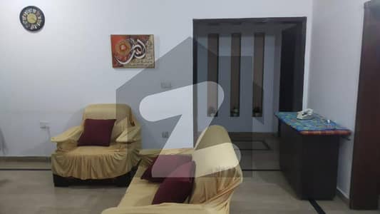 10 MARLA 2ND FLOOR PORTION AVAILABLE FOR RENT