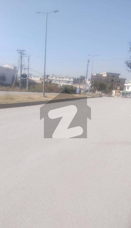 6MARLA PLOT WITH DOUBLE RD 6MARLA PLOT WITH DOUBLE RD