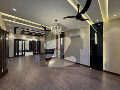 ڈی ایچ اے فیز 8 ڈیفنس (ڈی ایچ اے),لاہور میں 5 کمروں کا 1 کنال مکان 11.4 کروڑ میں برائے فروخت۔ ڈی ایچ اے فیز 8 ڈیفنس (ڈی ایچ اے),لاہور میں 5 کمروں کا 1 کنال مکان 11.4 کروڑ میں برائے فروخت۔