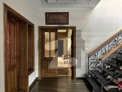 بحریہ ٹاؤن گلبہار بلاک بحریہ ٹاؤن سیکٹر سی,بحریہ ٹاؤن,لاہور میں 5 کمروں کا 1 کنال مکان 2.2 لاکھ میں کرایہ پر دستیاب ہے۔