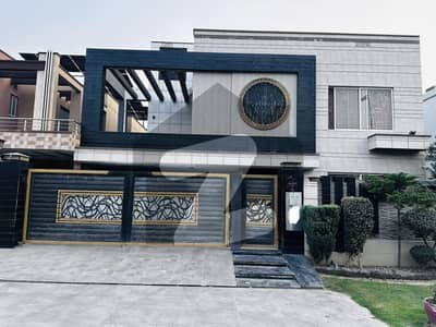 امپیریل گارڈن ہومز پیراگون سٹی,لاہور میں 7 کمروں کا 1 کنال مکان 7.0 کروڑ میں برائے فروخت۔