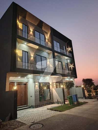 یونین گرین کالج روڈ,لاہور میں 4 کمروں کا 3 مرلہ مکان 1.8 کروڑ میں برائے فروخت۔ یونین گرین کالج روڈ,لاہور میں 4 کمروں کا 3 مرلہ مکان 1.8 کروڑ میں برائے فروخت۔