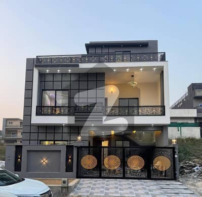 ایم پی سی ایچ ایس - بلاک ای ایم پی سی ایچ ایس ۔ ملٹی گارڈنز,بی ۔ 17,اسلام آباد میں 5 کمروں کا 8 مرلہ مکان 3.1 کروڑ میں برائے فروخت۔