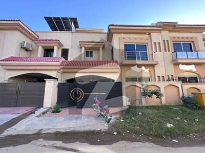 بحریہ ٹاؤن فیز 8 ۔ بلاک ایم بحریہ ٹاؤن فیز 8,بحریہ ٹاؤن راولپنڈی,راولپنڈی میں 7 کمروں کا 7 مرلہ مکان 2.5 کروڑ میں برائے فروخت۔