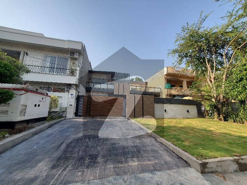 F-8 Beautiful Single Storey House F-8 Beautiful Single Storey House