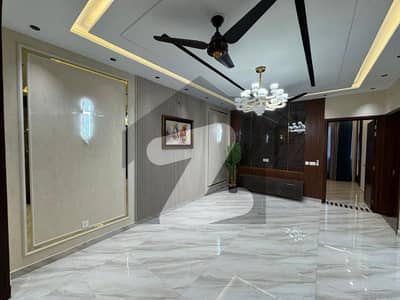 10 MARLA BEAUTIFUL FACING PARK HOUSE FOR SALE IN OVERSEAS B BAHRIA TOWN LAHORE