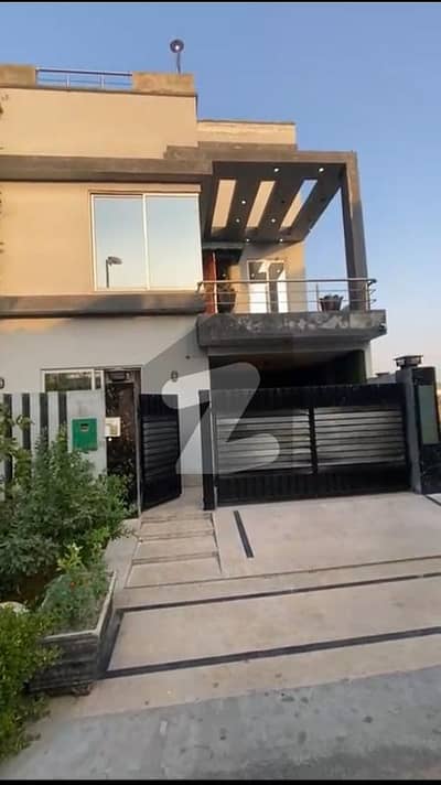 House For Sale in E Block Bahria Orchard Lahore Owner Built good Location House For Sale in E Block Bahria Orchard Lahore Owner Built good Location