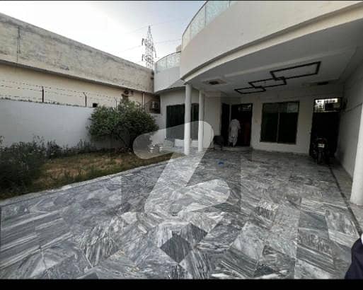 رشید آباد ملتان میں 5 کمروں کا 10 مرلہ مکان 1.75 کروڑ میں برائے فروخت۔