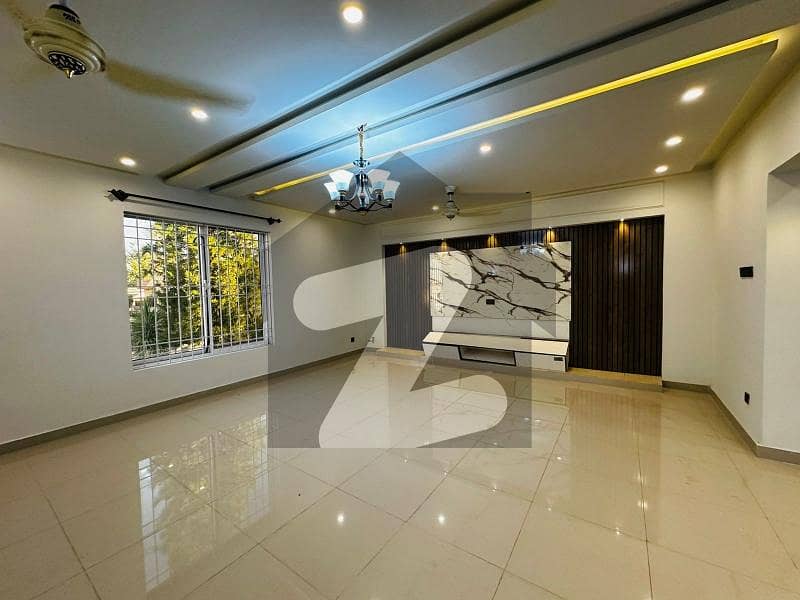 ایف ۔ 7 اسلام آباد میں 6 کمروں کا 1 کنال مکان 12.0 لاکھ میں کرایہ پر دستیاب ہے۔