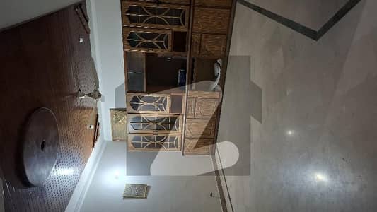 طارق گارڈنز لاہور میں 4 کمروں کا 10 مرلہ مکان 1.5 لاکھ میں کرایہ پر دستیاب ہے۔