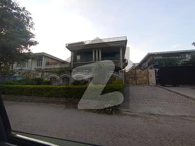 ایف ۔ 7 اسلام آباد میں 6 کمروں کا 2 کنال مکان 24.0 لاکھ میں کرایہ پر دستیاب ہے۔