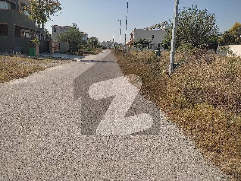ڈی ۔ 12 اسلام آباد میں 14 مرلہ رہائشی پلاٹ 8.0 کروڑ میں برائے فروخت۔