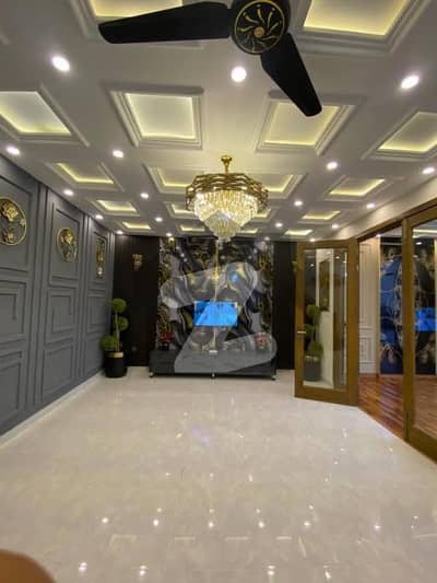 ڈی ایچ اے فیز 7 - بلاک ٹی فیز 7,ڈیفنس (ڈی ایچ اے),لاہور میں 4 کمروں کا 10 مرلہ مکان 4.75 کروڑ میں برائے فروخت۔ ڈی ایچ اے فیز 7 - بلاک ٹی فیز 7,ڈیفنس (ڈی ایچ اے),لاہور میں 4 کمروں کا 10 مرلہ مکان 4.75 کروڑ میں برائے فروخت۔