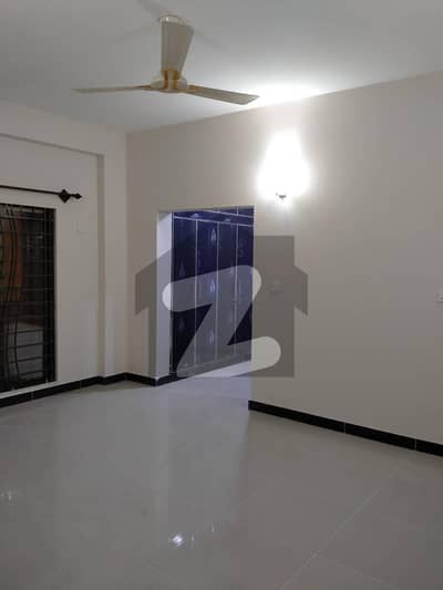 عسکری 4 گلستانِ جوہر,کراچی میں 3 کمروں کا 11 مرلہ فلیٹ 7.5 کروڑ میں برائے فروخت۔